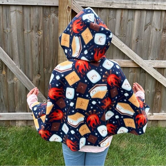 Cape With Slouchy Hood Youth One Size Fits Most Ages 6-10 S’mores Campfire Camp - Picture 2 of 3